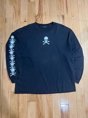 Vintage 1991 Fashion Victim Skull and Crossbones Long Sleeve Shirt